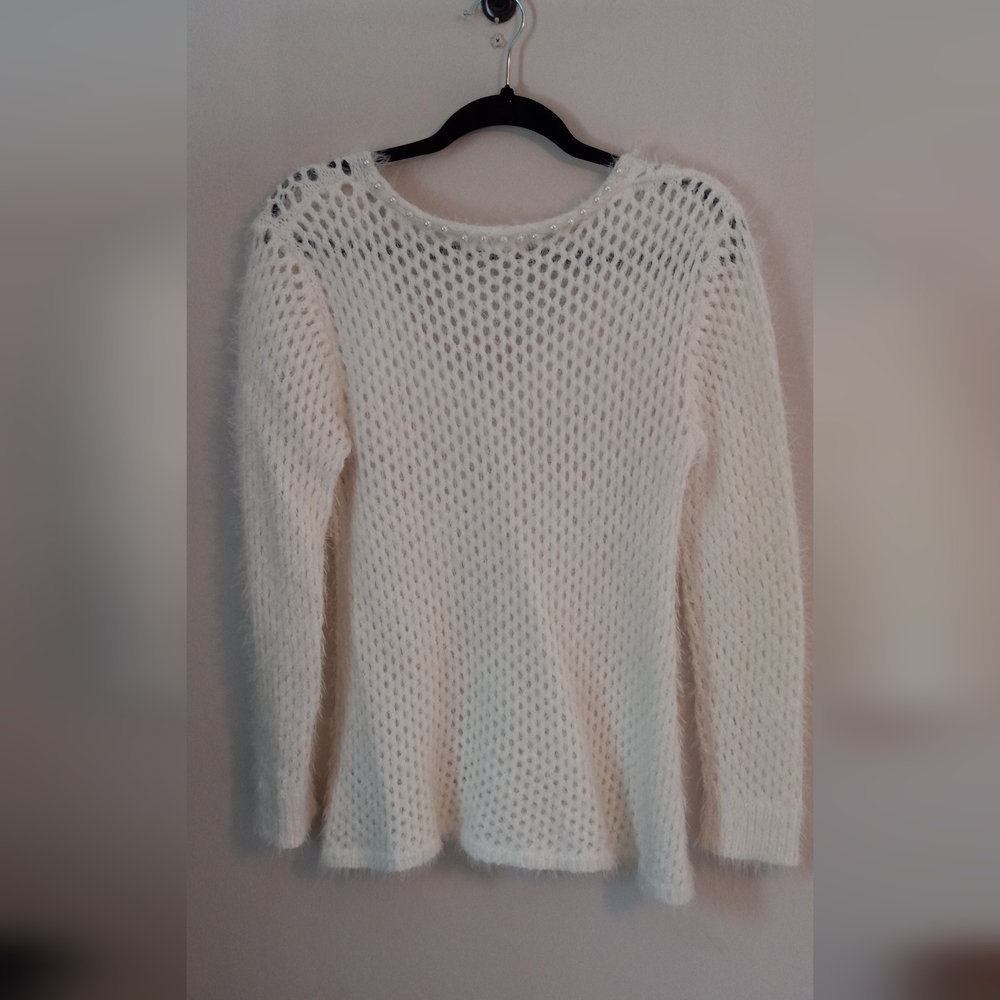 Sky's the Limit Cashmere-look Cream color Women's V-Neck Sweater Size Medium - Picture 2 of 10